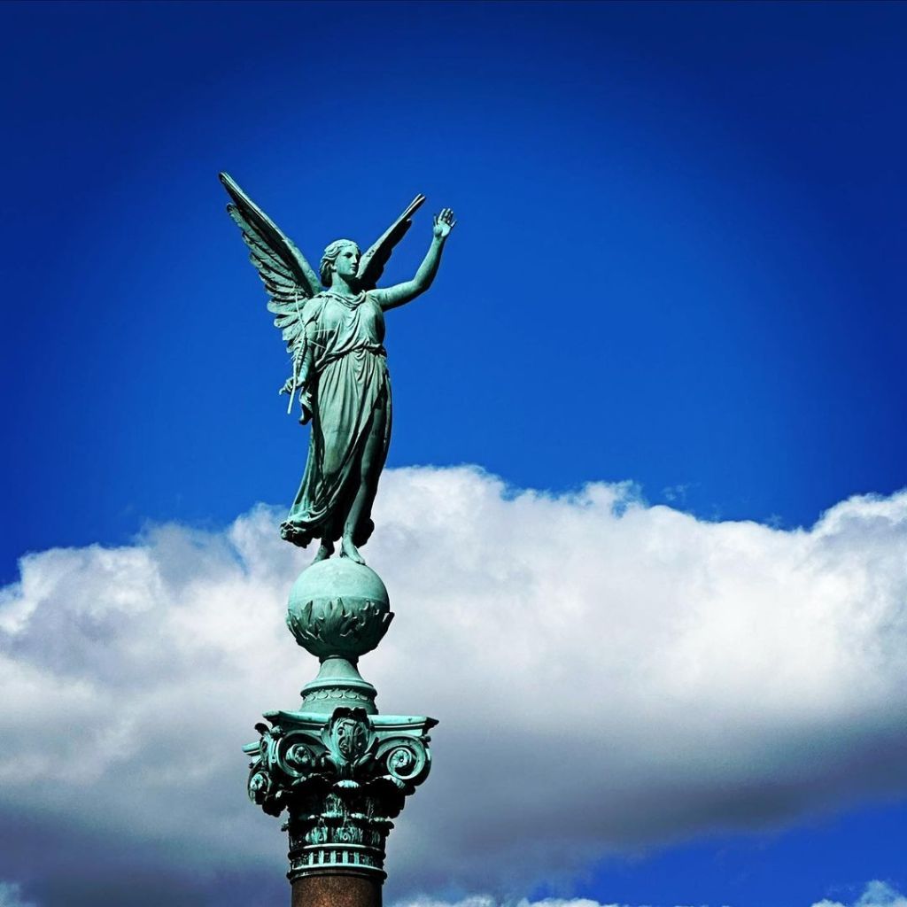 The Copenhagen Paradox